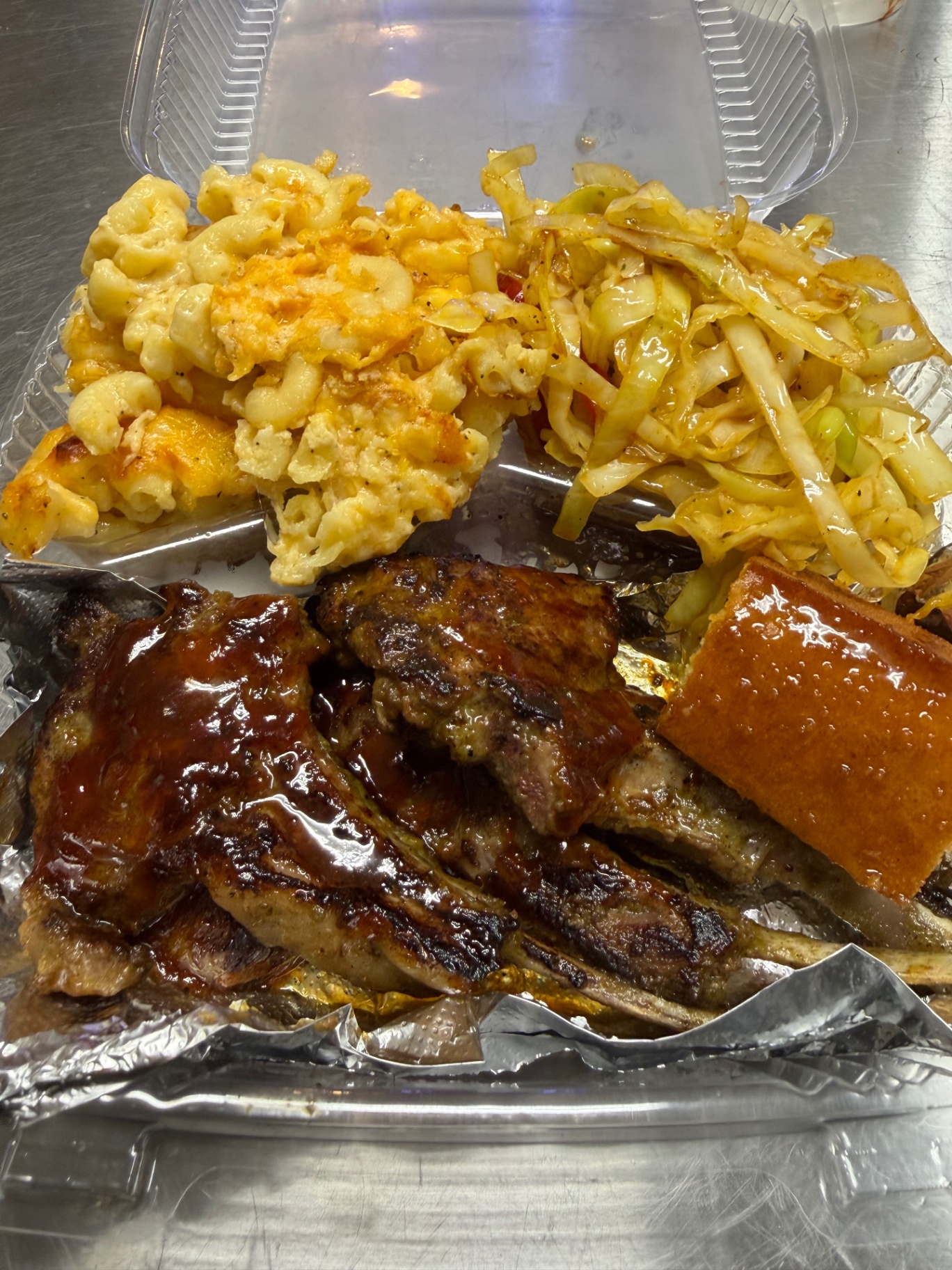 BBQ short ribs with mac and cheese, cabbage and cornbread