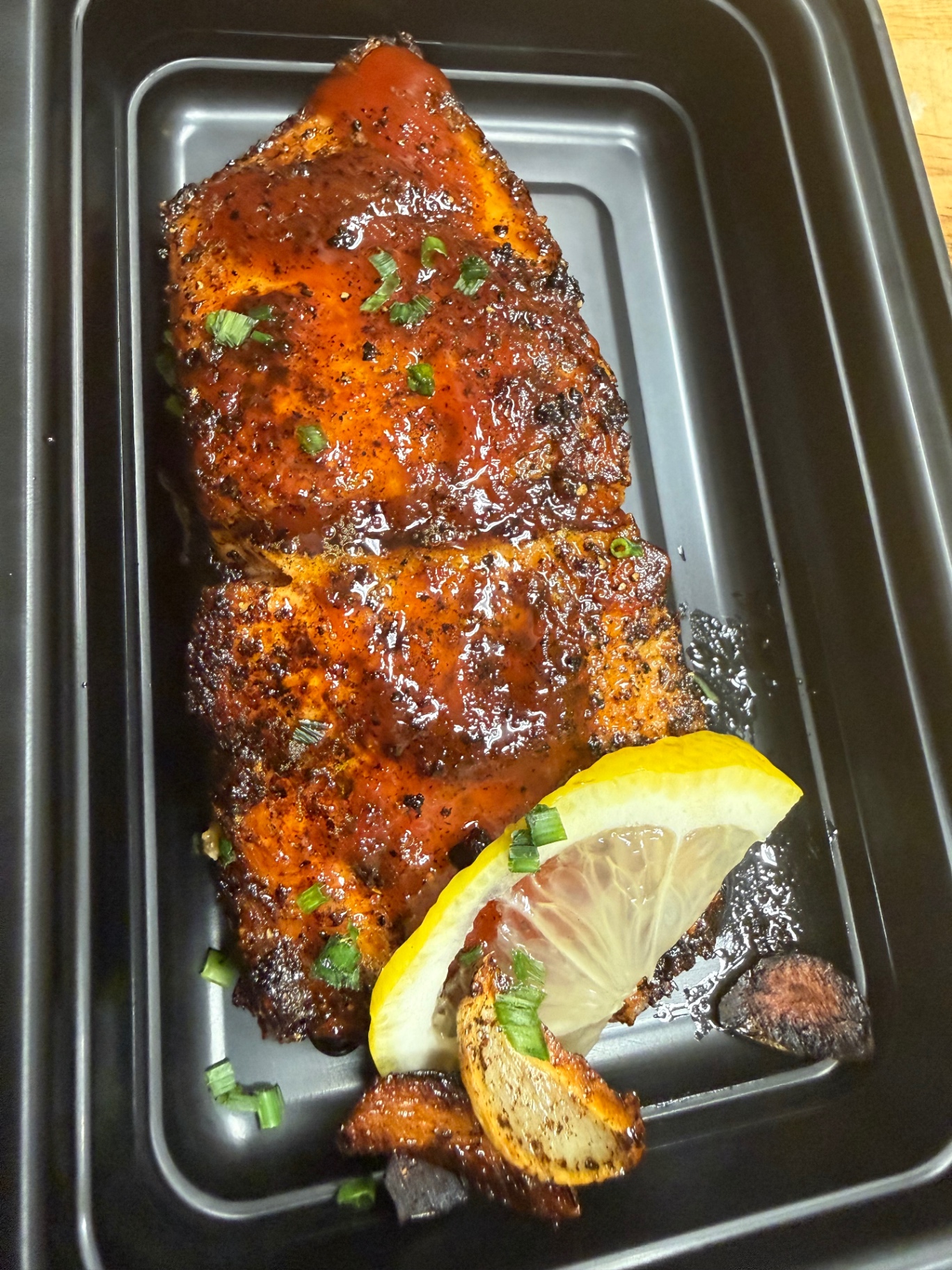 Glazed salmon with lemon